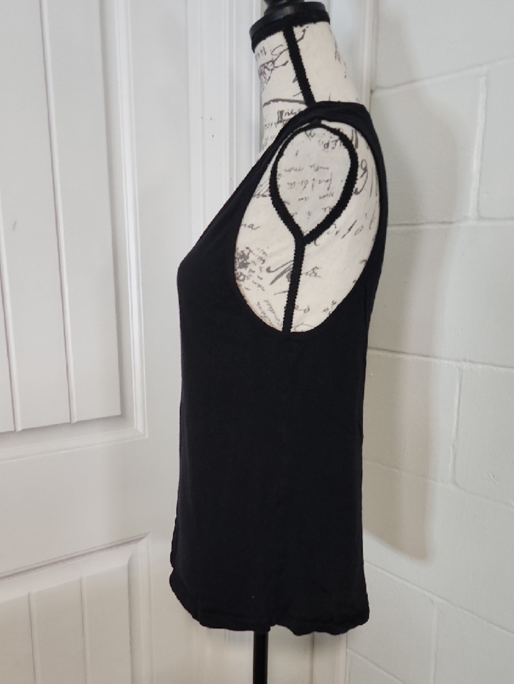 Black Women's Tank with Rainbow LOVE Graphic USA Strong Size Large EUC - Picture 2 of 5